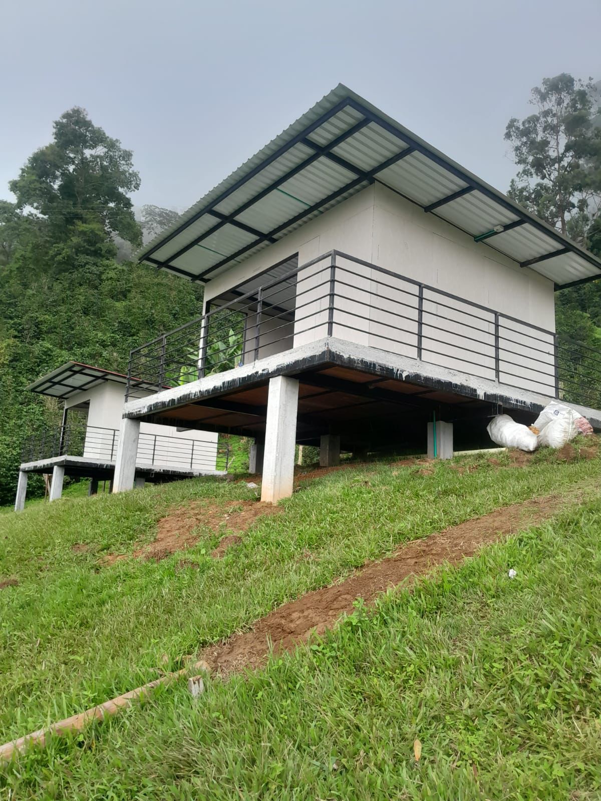 Diseño y Supervisión de Obra. Glamping Finca la Polka. Líbano, Tolima.